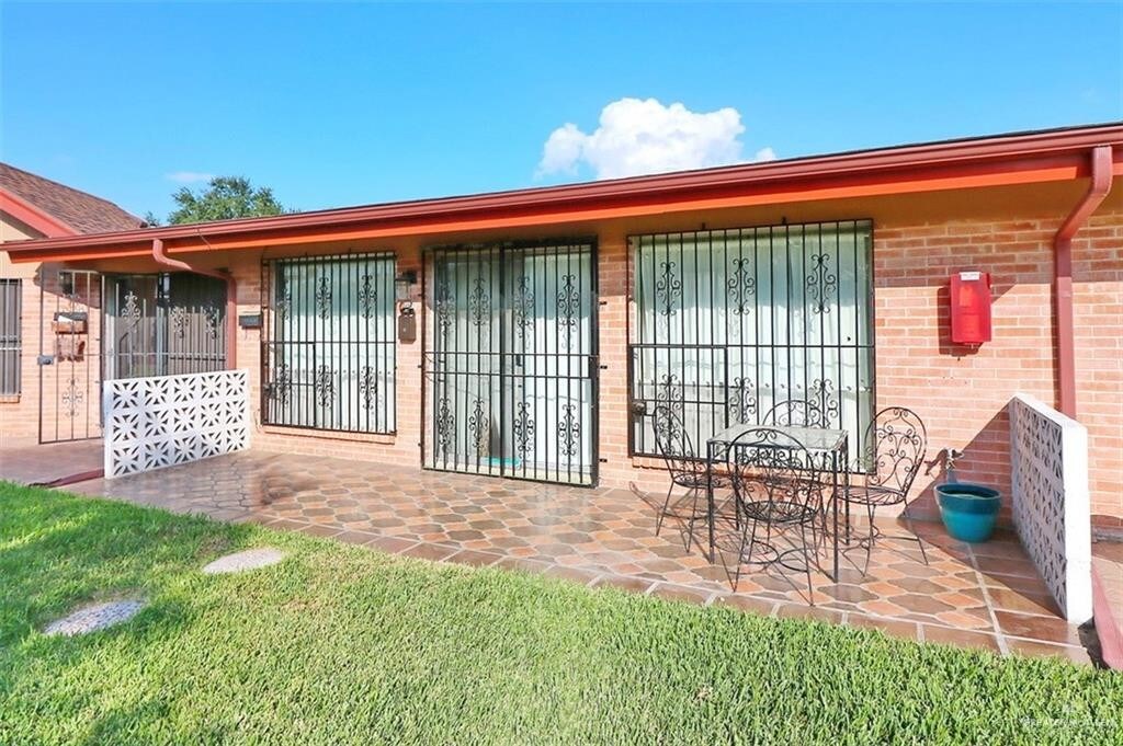 Primary Photo - 800 E Dallas Ave