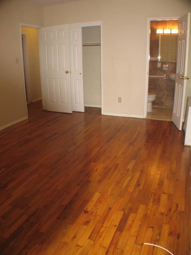 Foto del edificio - 5737 Mosholu Ave