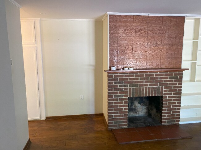 Building Photo - 302 Meota St