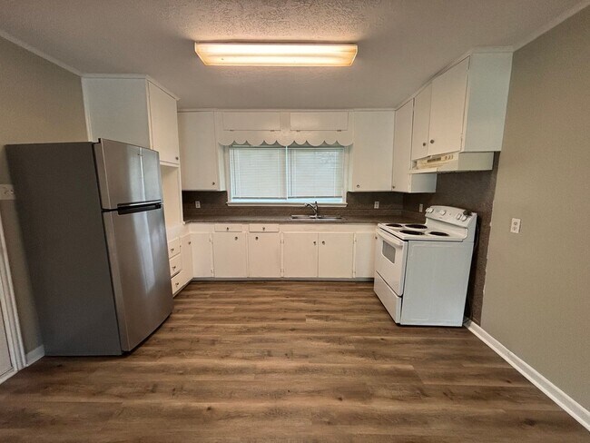 Foto del edificio - Lovely 3 Bedroom 1 Bathroom home with a Fe...