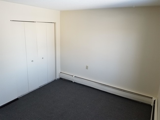 Building Photo - Ashwood Apartments NEW - 501 - #1