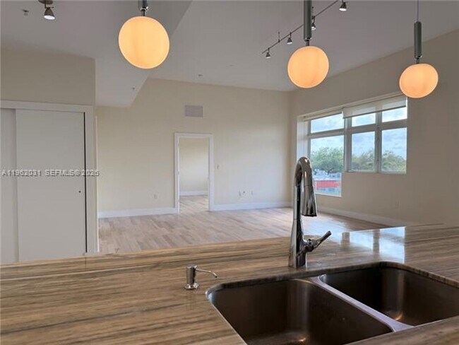 Foto del edificio - 6701 Biscayne Blvd