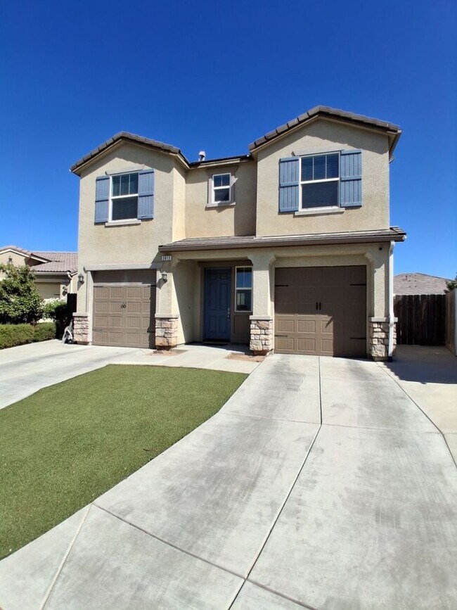 Building Photo - Beautiful 4 Bed / 3 Bath Home in Desirable Clovis Neighborhood