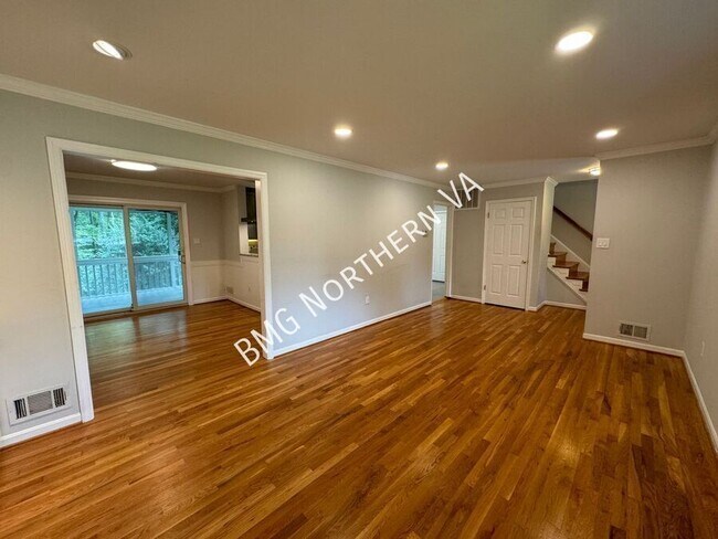 Foto del edificio - 5406 Gainsborough Dr