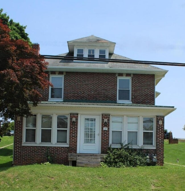 Building Photo - 15 N Main St