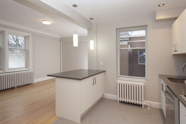 Photo du bâtiment - 4557 Rue Sherbrooke O