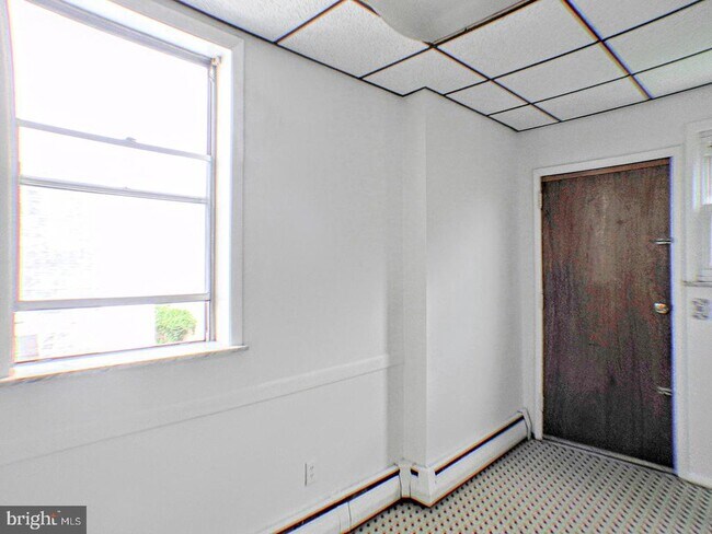 Foto del edificio - 1325 W Porter St