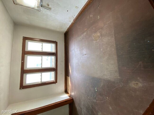 Building Photo - 2 br, 1 bath House - 365 N Highland Ave