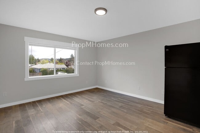 Building Photo - Charming One Bed Unit in Quiet Brentwood-Darlington Neighborhood!