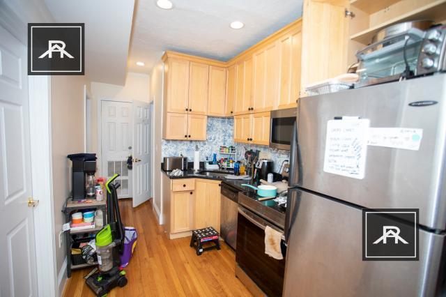 Foto del edificio - 4 bedroom in Brookline MA 02446