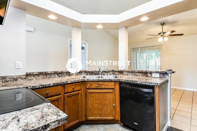 Building Photo - 5649 Beaverbrook St