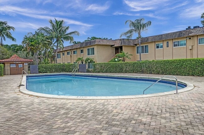 Building Photo - Lakeside Condominiums