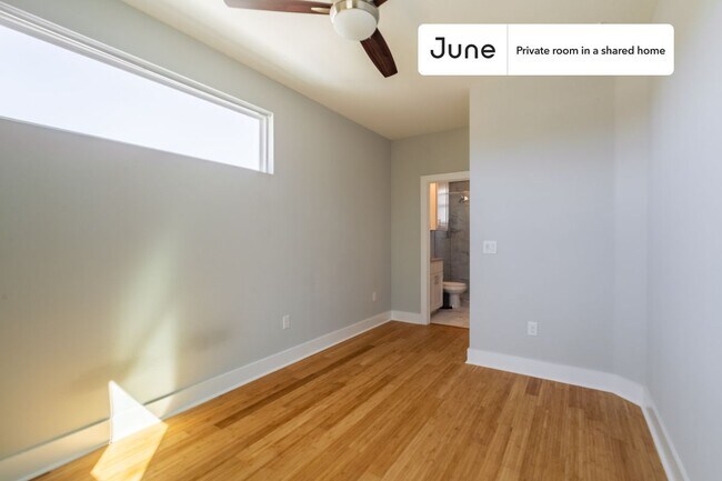 Foto del edificio - Private bedroom in 2 bed/2.5 bath Home