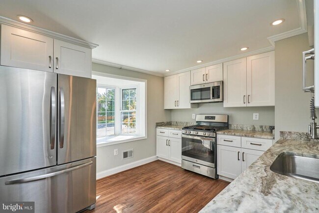 Foto del edificio - 8076 St Annes Ct