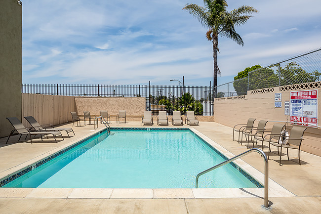 Community Pool - Vista Terrace Apartments