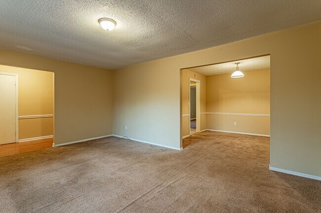 Foto del edificio - Price Improvement! Single Brick Ranch in G...