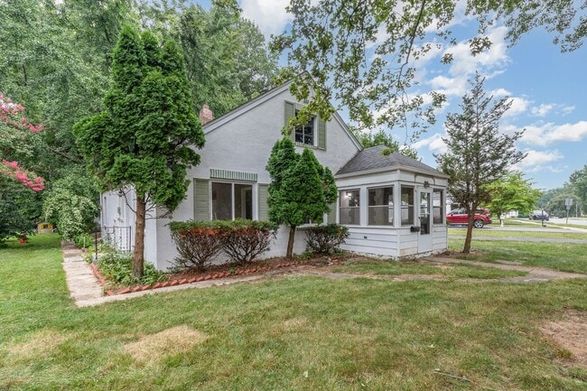 Building Photo - 1812 Chatham Dr