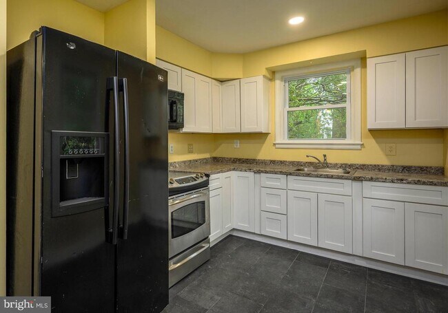 Building Photo - 6007 Bradley Ln
