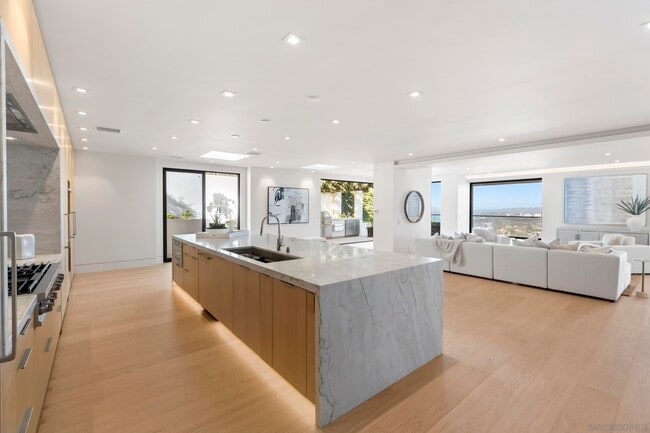 Building Photo - 2082 Via Casa Alta