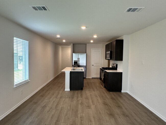 Foto del edificio - 3015 Serenity Ln