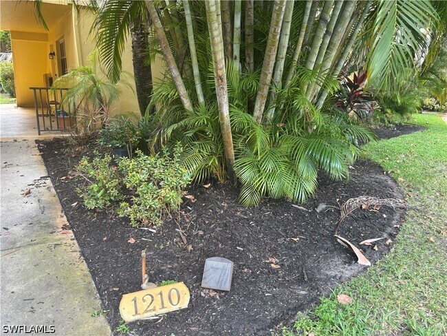 Building Photo - 1210 Shady Rest Ln