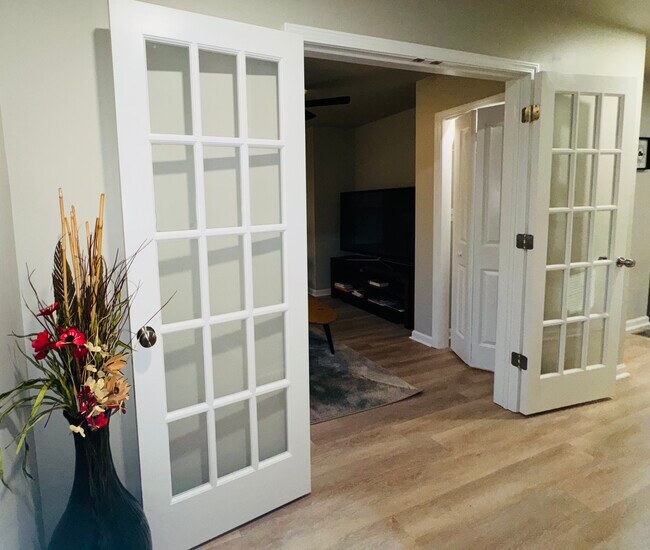 Foto del edificio - 2447 McAlpine Terrace