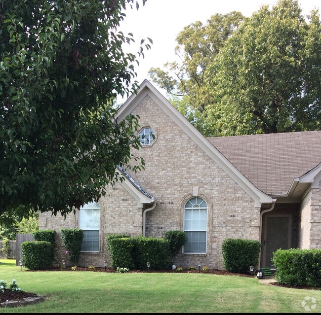 Building Photo - 6826 Tyler Dr