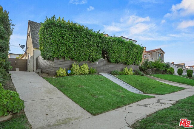 Building Photo - 1155 S Rimpau Blvd