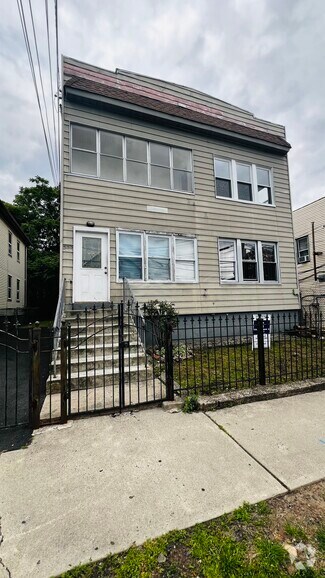 Building Photo - 333 E 22nd St