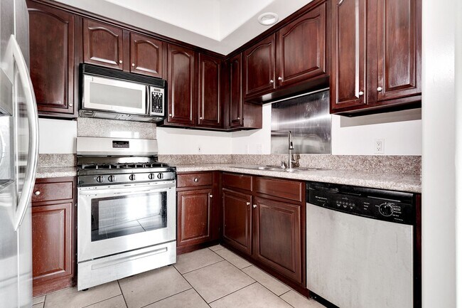 Foto del edificio - Corinth Luxury Investments LLC