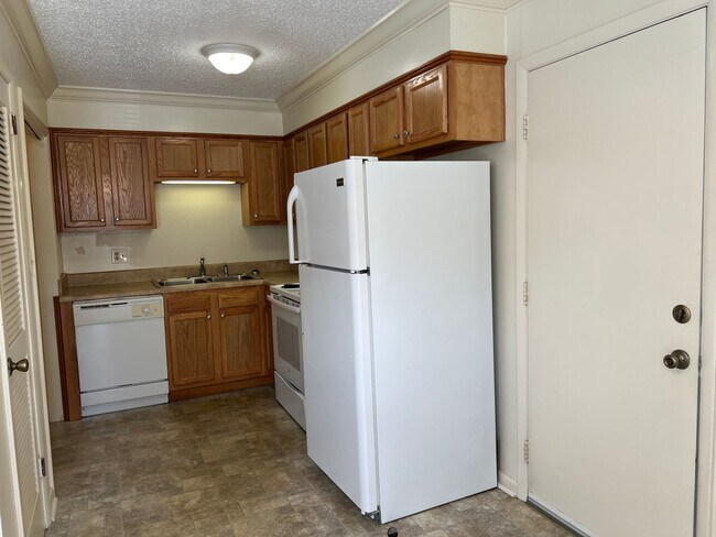 Building Photo - 2421 Springview Drive