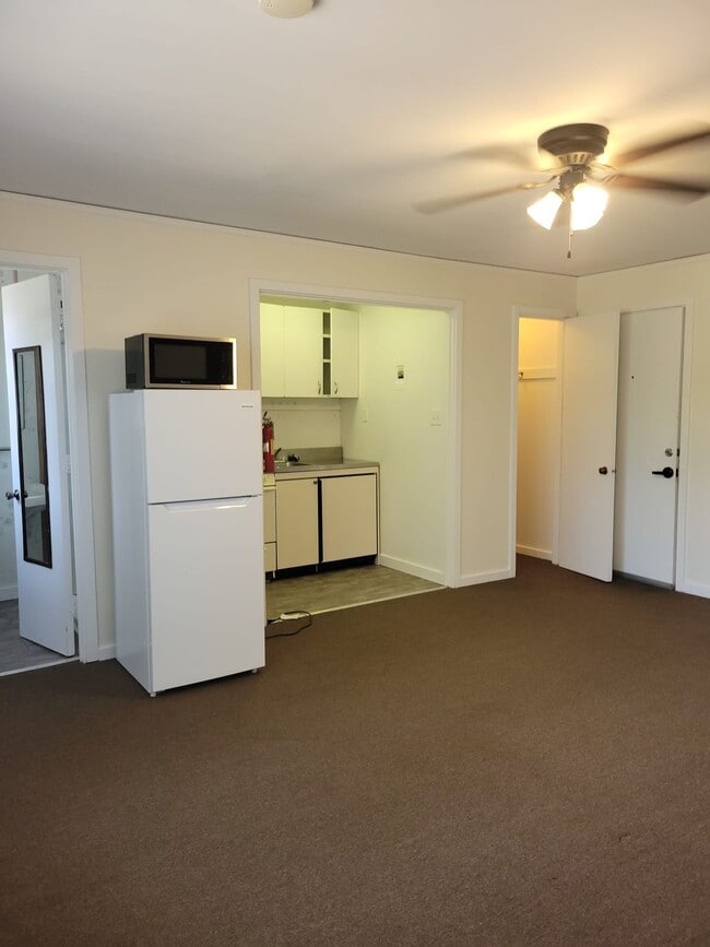 Building Photo - Affordable Studio Apartments in Los Alamos...