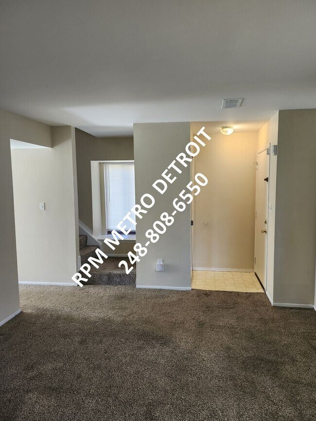 Building Photo - Move In Ready Southfield Condo