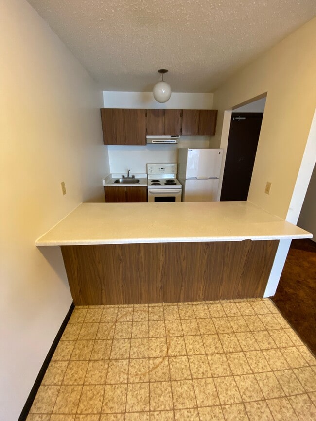 Building Photo - 9527-998A 98a Ave