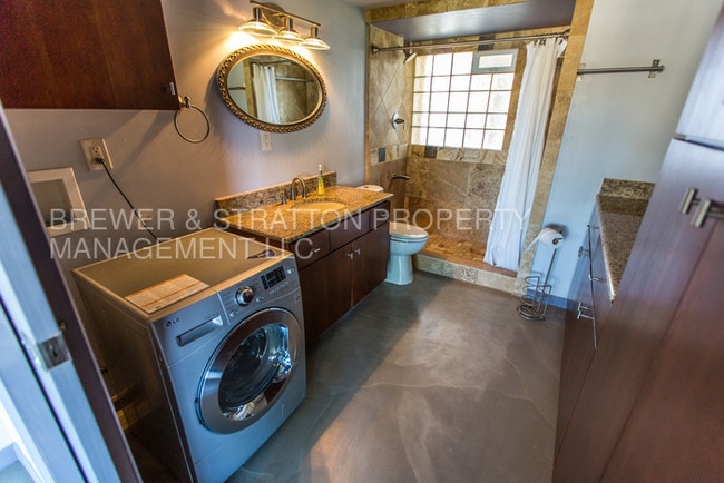 Building Photo - 349 E Thomas Rd