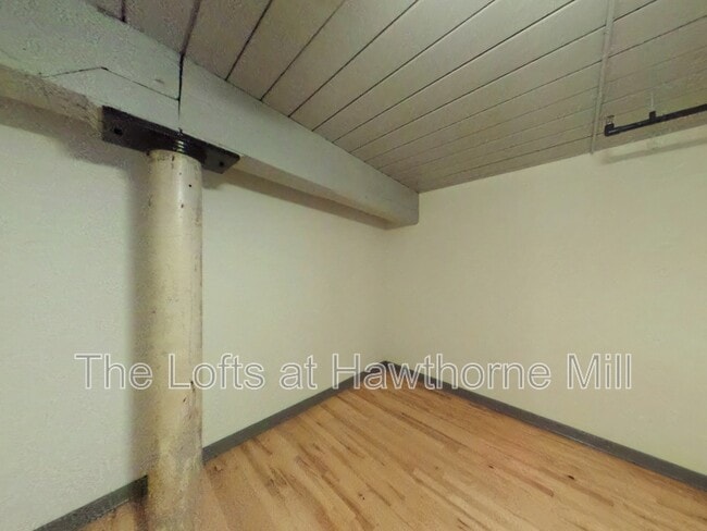 Building Photo - 1101 Hawthorne Ln