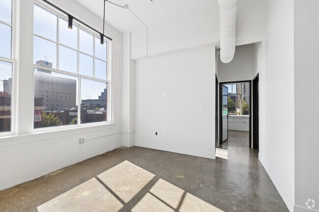 2 habitaciones, 1 baño - 700 pies cuadrados - Sala de estar - Oakland Apartments