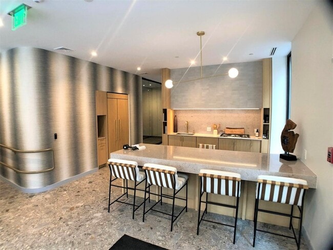 Building Photo - 11 Burney St