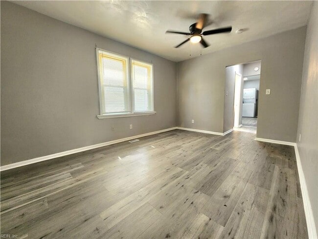 Building Photo - Completely Remodeled 3 Bed Downstairs Duplex