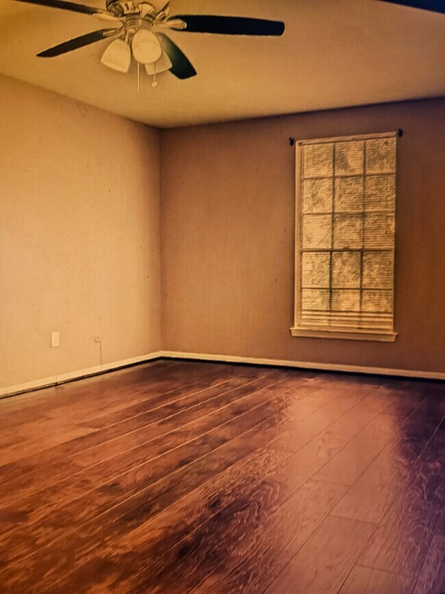 Foto del edificio - 6818 Thornwild Rd