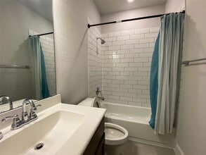 Building Photo - 10011 Serenity Grv Dr