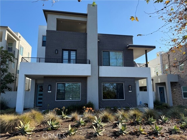 Building Photo - 273 Novel