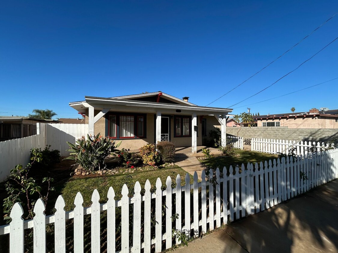 Foto principal - Beautiful 3 Bed 2 Bath Craftsman Home with...