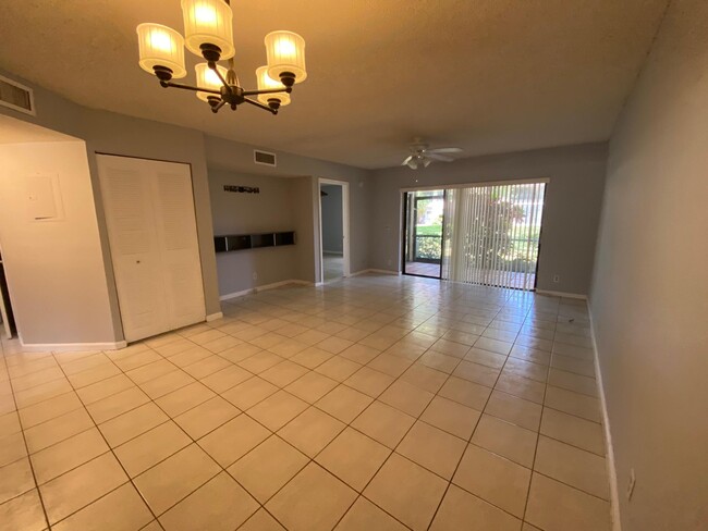 Building Photo - 1009 Congressional Way