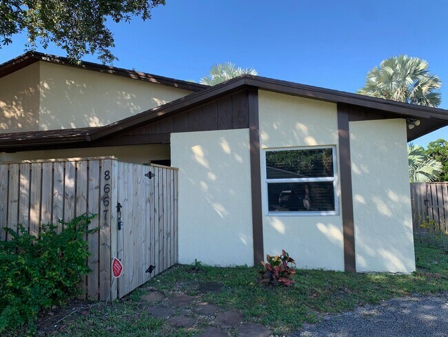 Foto del edificio - 8667 Uranus Terrace