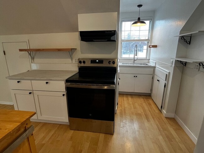 Building Photo - 100 S Shepherd St