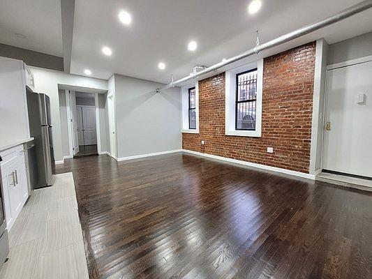 Foto del edificio - 3 bedroom in BRONX NY 10458