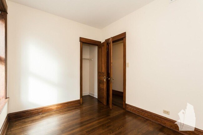 Foto del edificio - 3047 W Logan Blvd