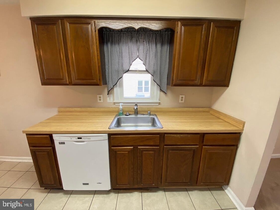 12220 Wonder View Way, North Potomac, MD 20878 House Rental in North