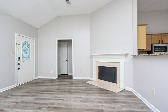 Building Photo - 4671 Lindawood Ln